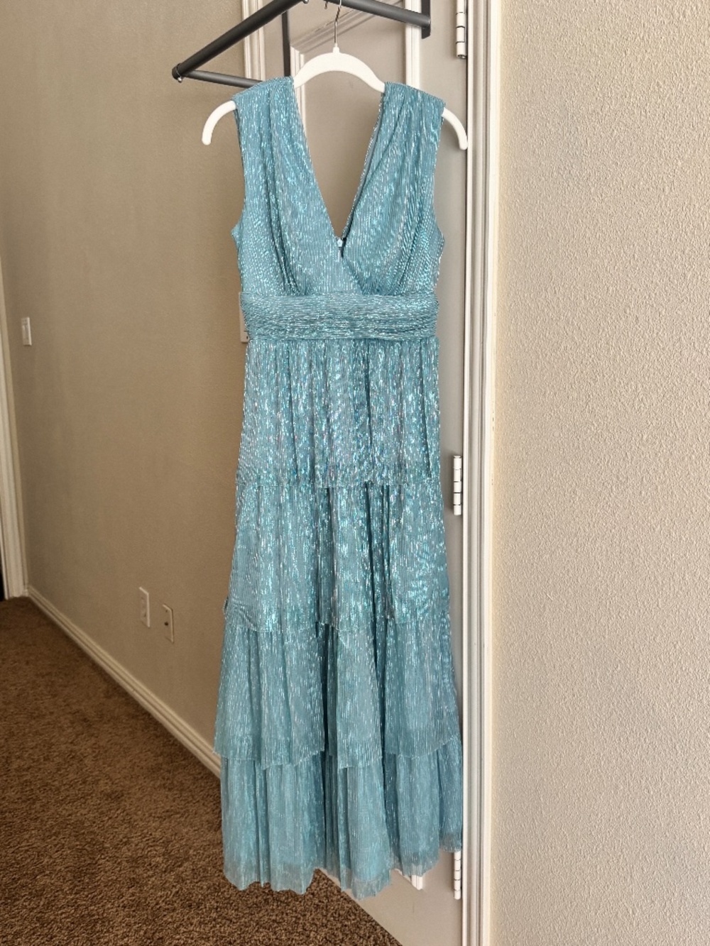 Avara Shimmery Blue Semi Formal Dress Size Small